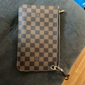 Louis Vuitton neverfull pouch